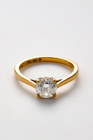 Anel solitário Impérial - Ouro amarelo e diamante