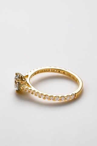 Anel solitário Royal Ouro amarelo e diamantes