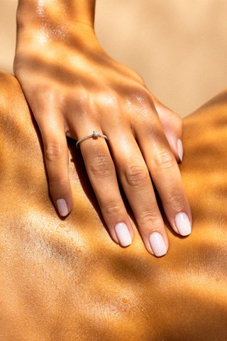 Anel solitário Royal - Ouro branco e diamantes