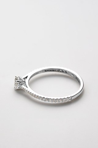 Anel solitário Royal - Ouro branco e diamantes