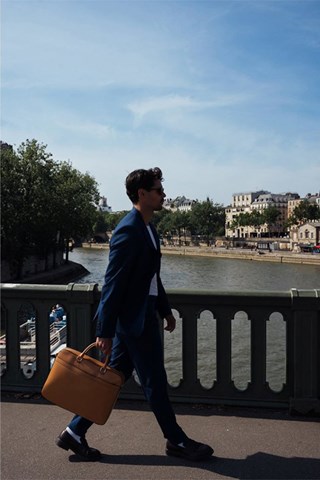 Porta-documentos em couro Tonio Box - Castanho