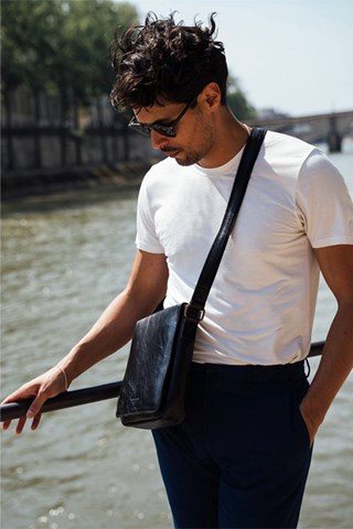 Mala a tiracolo de couro Albano - Preto