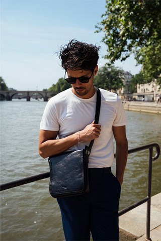 Mala a tiracolo de couro Albano - Preto