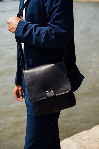 Mala a tiracolo de couro Andrea - Preto