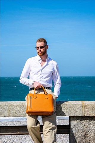 Pasta em couro Elio - Castanho