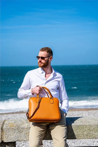 Pasta em couro Elio - Castanho