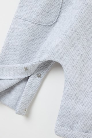 T-shirt e jardineiras - Cru e cinzento-claro mesclado