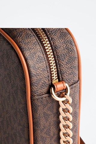 Mala a tiracolo 
Castanho