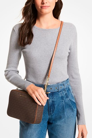 Mala a tiracolo 
Castanho