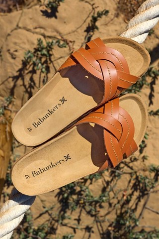 Mules em couro - 
Castanho