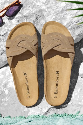 Mules em couro - 
Castanho