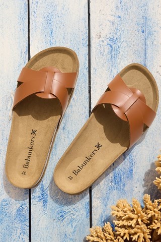 Mules em couro - 
Castanho