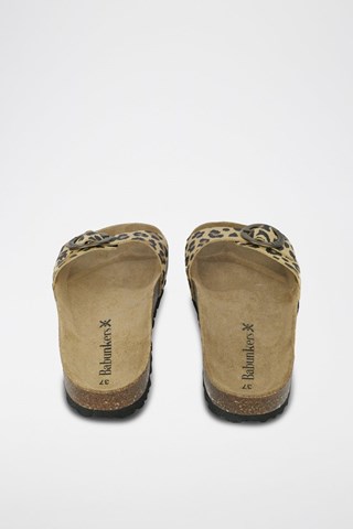 Mules em couro 
Bege