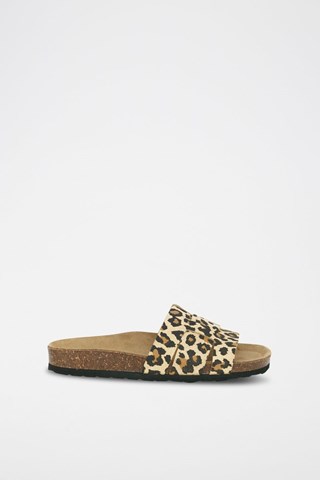 Mules em couro 
Bege