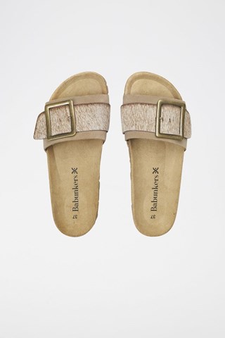 Mules em couro 
Bege